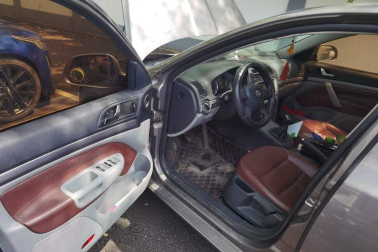 Used Skoda Octavia 2015 Classic Model 1.6L Manual Eado Version Driver Seat