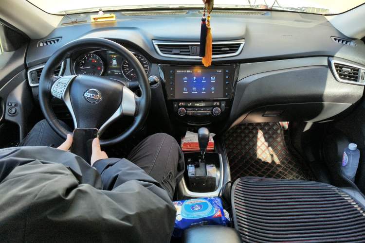 Used Nissan X-Trail 2014 2.0L CVT Comfort Edition 2WD Center Console