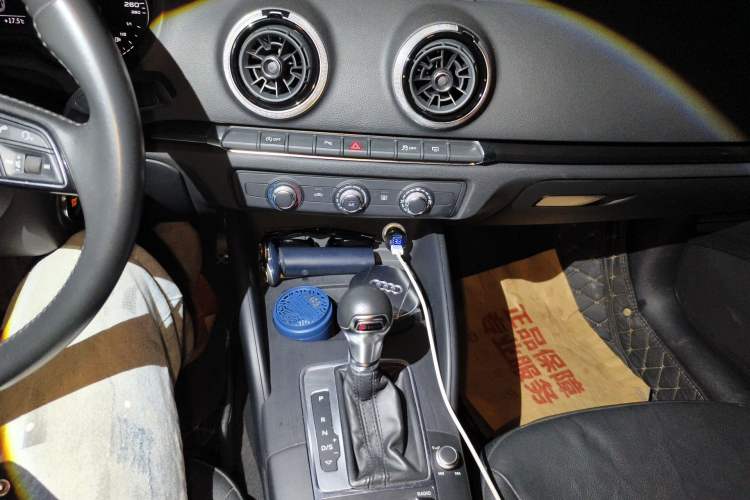 Used Audi A3 2019 Limousine 35 TFSI Fashion Edition China V standard Gear Lever