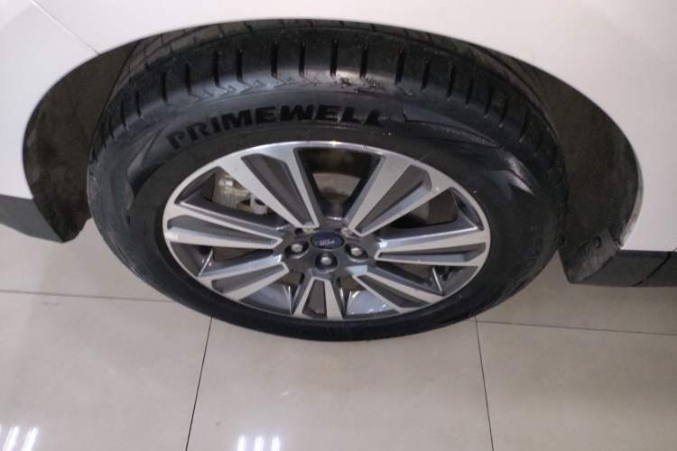 Used Ford Edge 2021 PLUS EcoBoost 245 Two-Wheel-Drive Platinum Edition 5 Seats
