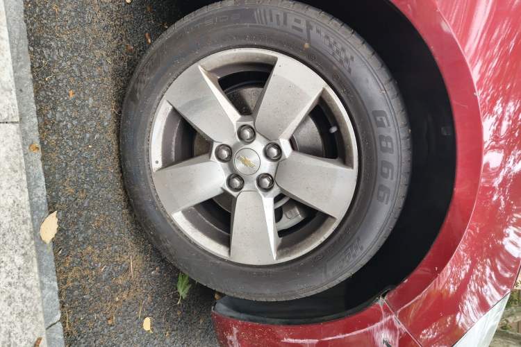 Used Chevrolet Malibu 2013 1.6T Automatic Comfort Edition Right Front Wheel Hub