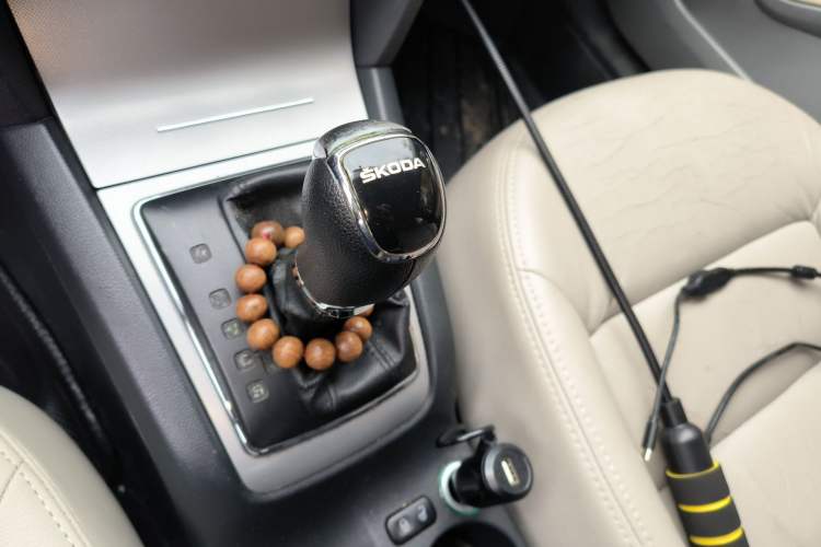 Used Skoda Octavia 2013 2.0L Automatic Yijie Edition Gear Lever