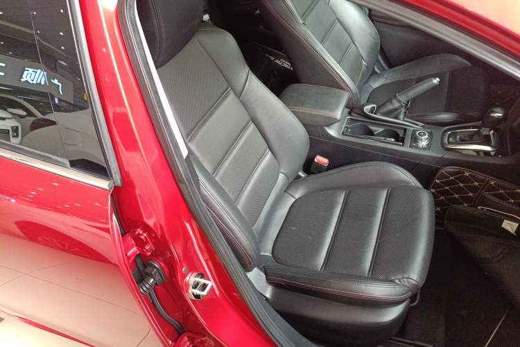 Used Mazda Atenza 2014 2.0L Blue Sky Luxury Edition Right Front Seat