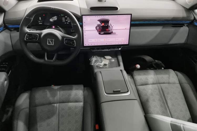 Used Zeekr 7X 2025 100 kWh Long-Range Rear-Wheel Drive with Intelligent Driving Features
