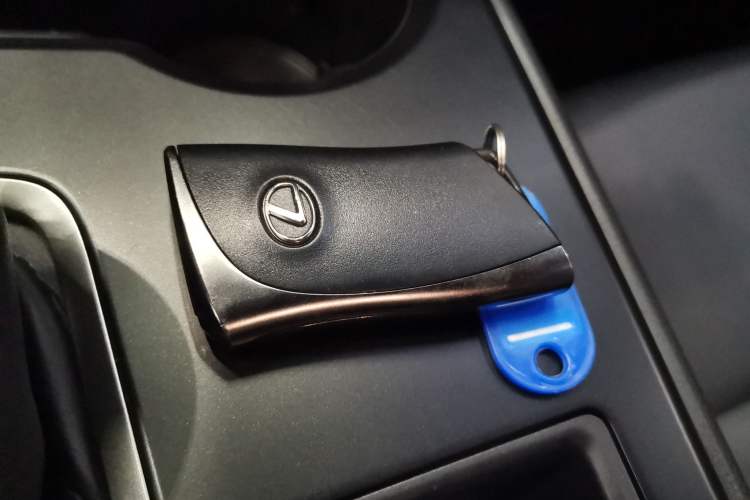 Used Lexus UX 2022 260h Explore-Edition
