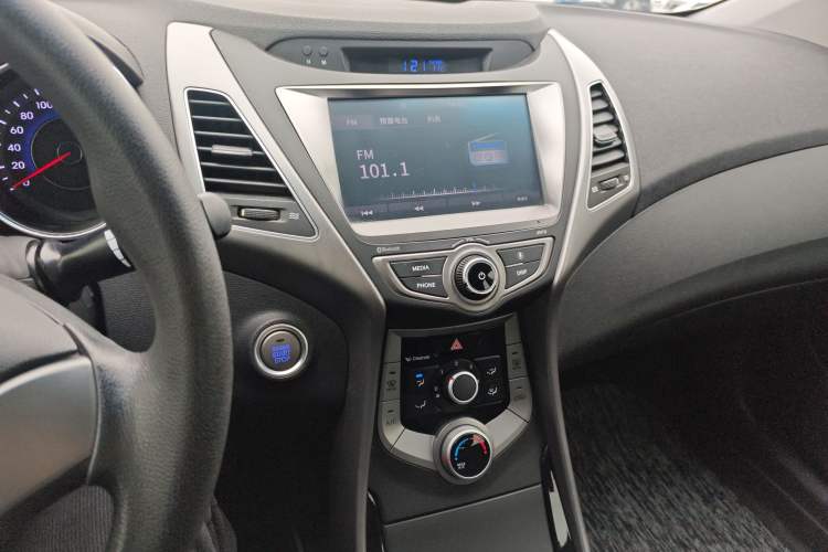 Used Hyundai Elantra (5th Generation / Langdong) 2016 1.6L Manual Luxury Model Audio And AC Panel
