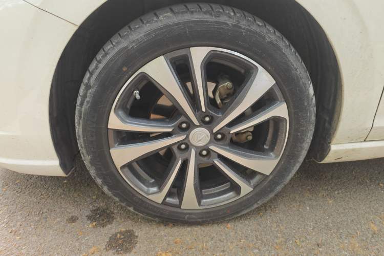 Used CHANGAN Eado 2020 PLUS Blue Whale NE 1.4T GDI DCT Flagship Model Left Front Wheel Hub