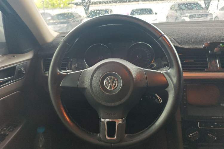 Used Volkswagen Bora 2014 1.6L Automatic Comfort Model Steering Wheel