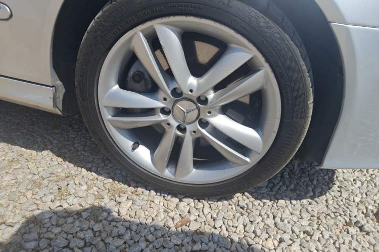 Used Mercedes-Benz CLK-Class 2006 CLK 350 Convertible Sports Car Right Front Wheel Hub