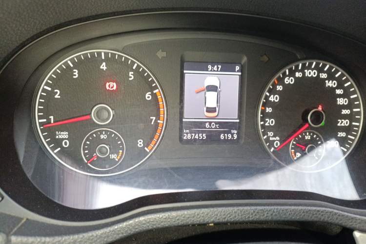 Used Volkswagen Passat 2013 1.8TSI DSG Prestige Edition Odometer Close Up