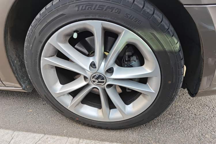 Used Volkswagen FAW-Volkswagen CC 2011 1.8 TSI Prestige Model Right Front Wheel Hub