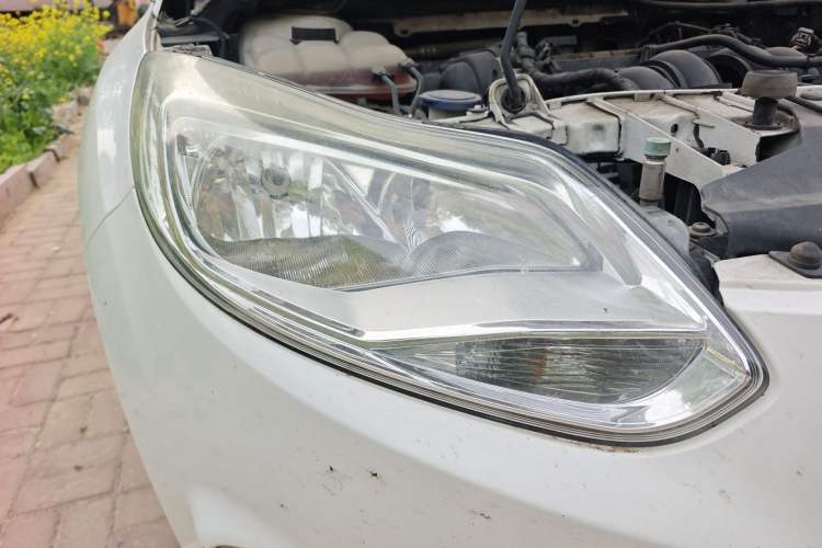 Used Ford Focus 2012 Sedan 1.6L Manual Fashion Edition Right Front Headlight