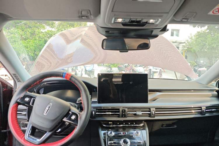 Used Lincoln Corsair 2021 2.0T Two-Wheel Drive Deluxe Edition Center Console