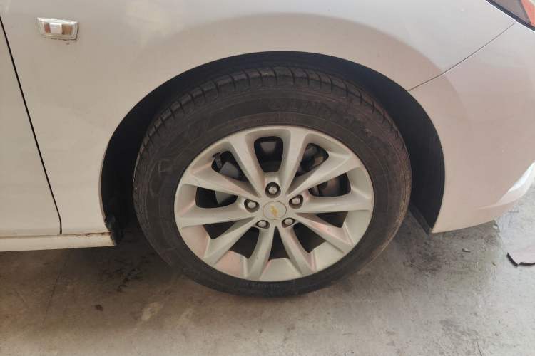 Used Chevrolet Cruze 2017 1.5L Automatic Pioneer Sunroof Edition
