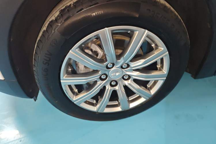 Used Cadillac XT4 2022 28T Two-Wheel-Drive Luxury Version Left Front Wheel Hub