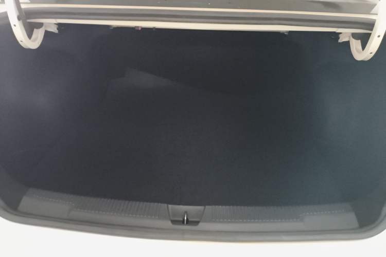 Used Roewe i5 2023 1.5L Manual Comfort Edition Trunk