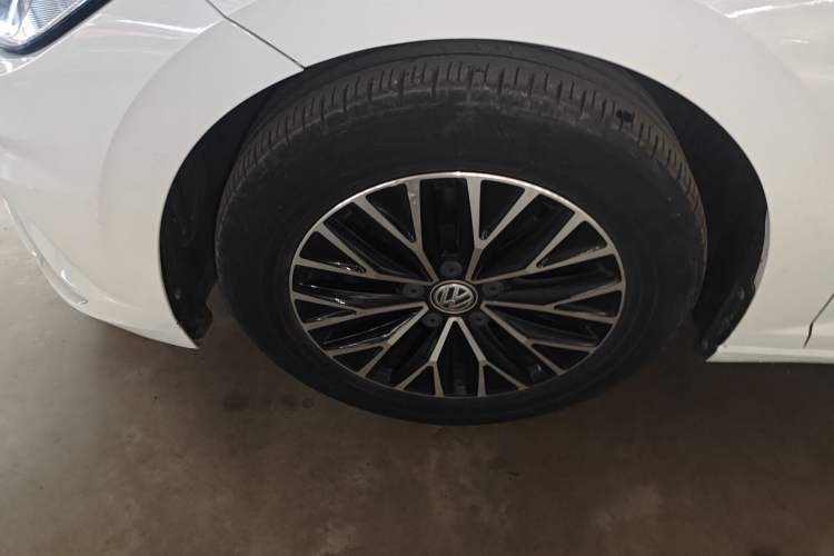 Used Volkswagen Sagitar 2019 200TSI DSG Comfort Version China VI Standard Left Front Wheel Hub