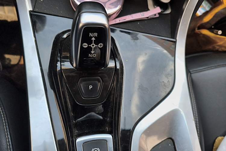 Used Lynk & Co 01 2018 2.0T Two-Wheel-Drive + Version Gear Lever