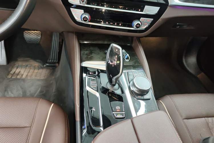 Used BMW 5 Series 2022 Second Facelift 525Li Luxury Package Gear Lever