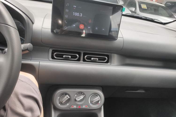 Used Wuling Hongguang New Energy 2025 Extended-Range Hybrid 50 km Standard Version