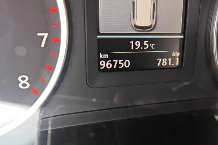 Used Volkswagen Tiguan 2013 1.8TSI Automatic Two-Wheel Drive Luxury Model Odometer Close Up