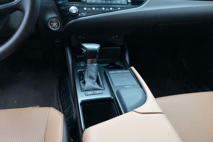 Used Lexus ES 2020 200 Excellence Edition Gear Lever