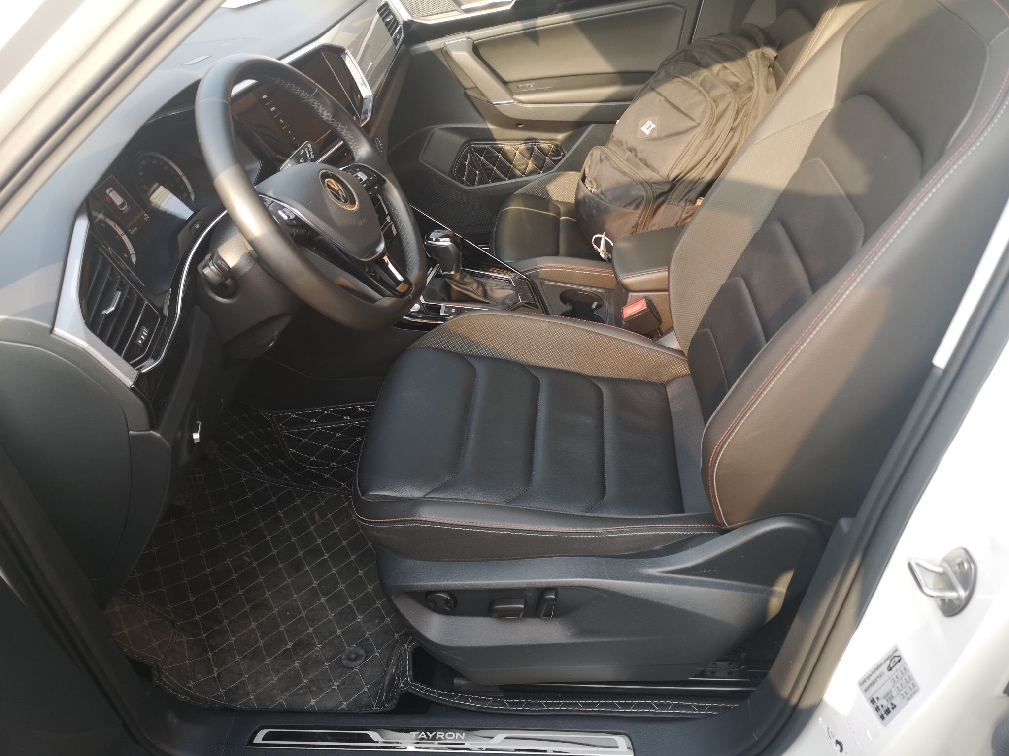 Переднее сиденье в автомобиле