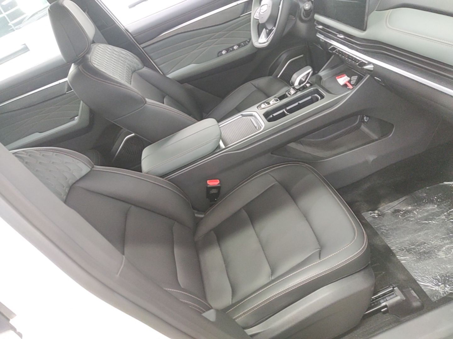Geely Auto Haoyue L 2024 2.0T DCT Luxury Version — снимка 19
