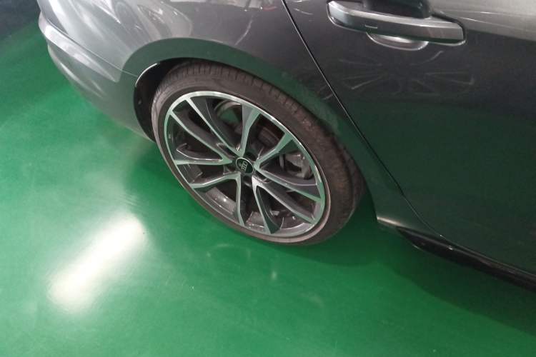 Used Audi A4L 2023 40 TFSI quattro Luxury Dynamic Edition Right Rear Wheel Hub