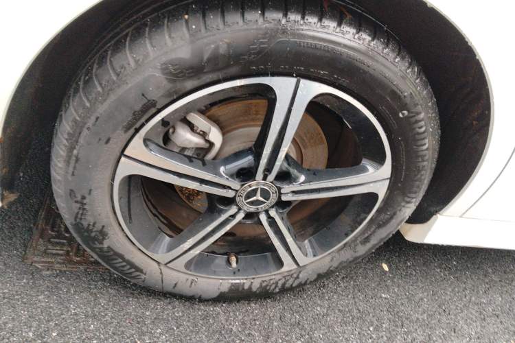 Used Mercedes-Benz A-Class 2022 Revised Version A 200 L Sport Sedan Fashionable Style Right Rear Wheel Hub