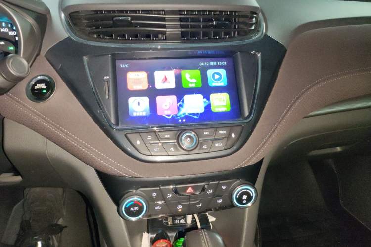 Used Chevrolet Malibu 2018 530T Automatic Luxury Edition Audio And AC Panel