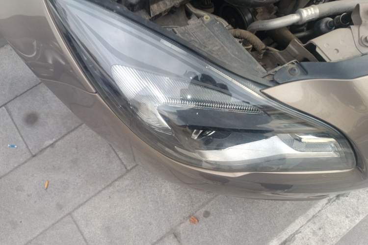 Used Buick Regal 2015 1.6T Leading Technology Model Right Front Headlight