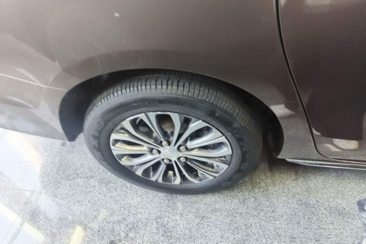 Used Buick GL8 2023 Land Executive Class Comfort Model