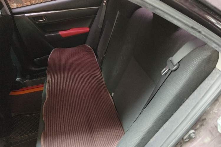 Used Toyota Levin 2017 Revised Dual-Engine 1.8H GS E-CVT Elite Sunroof Version China V Standard Left Rear Seat