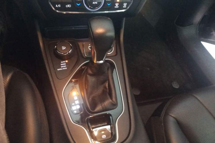 Used Jeep Cherokee 2019 2.0T All-Wheel Drive Versatile Edition China V Gear Lever