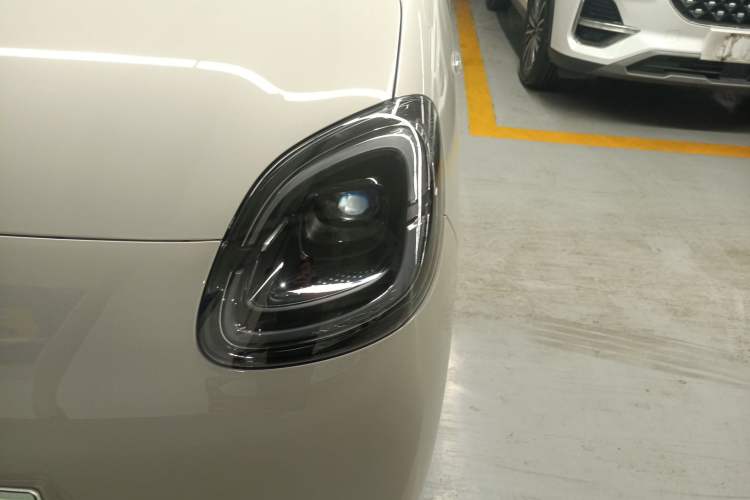 Used Wuling Hongguang MINIEV 2025 Four-Door Version Advanced Edition Left Front Headlight