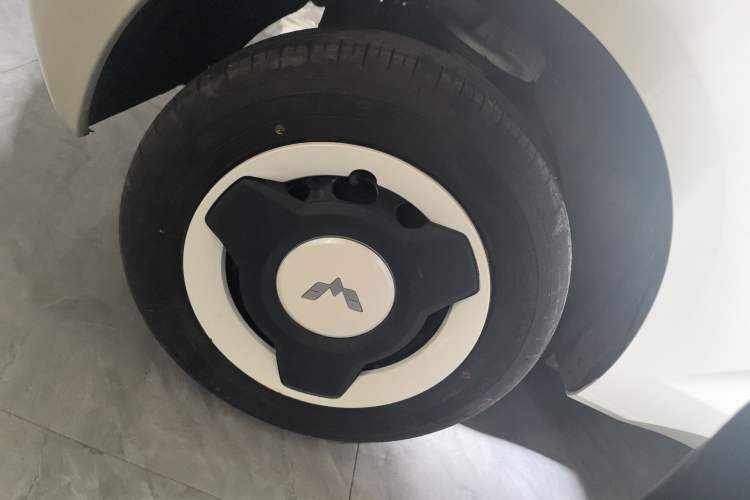 Used Wuling Hongguang MINIEV 2024 3rd Generation 215km Youth Edition Right Rear Wheel Hub