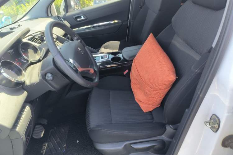 Used Peugeot 3008 2015 2.0L Automatic Classic Edition Left Front Seat