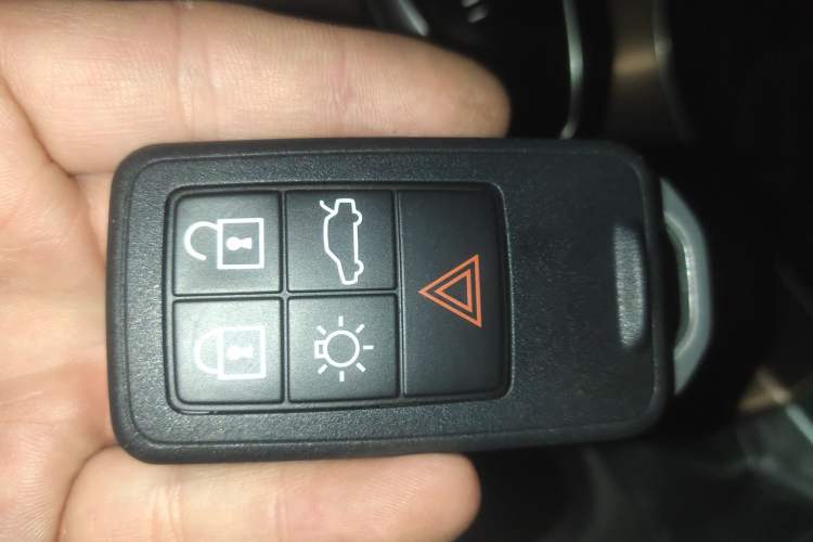 Used Volvo XC60 2017 T5 AWD Smart Upgrade Edition
