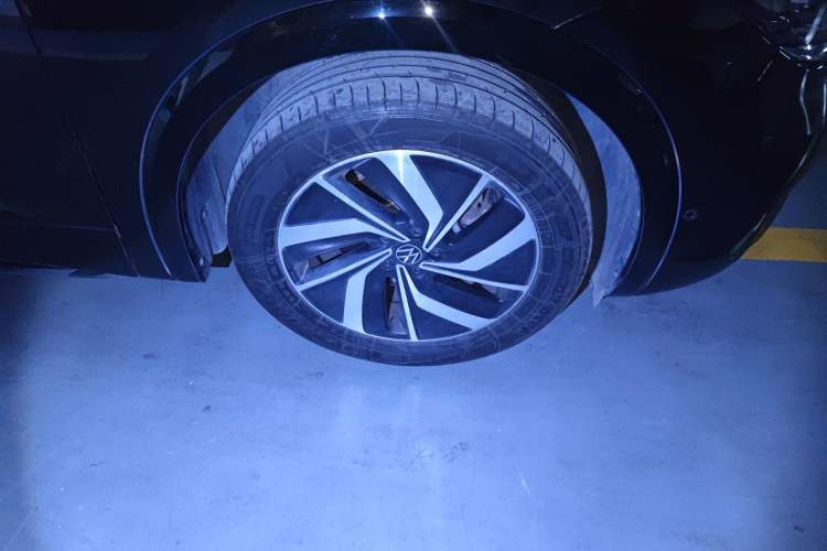 Used Volkswagen Viloran 2024 380TSI Luxury Edition Right Front Wheel Hub