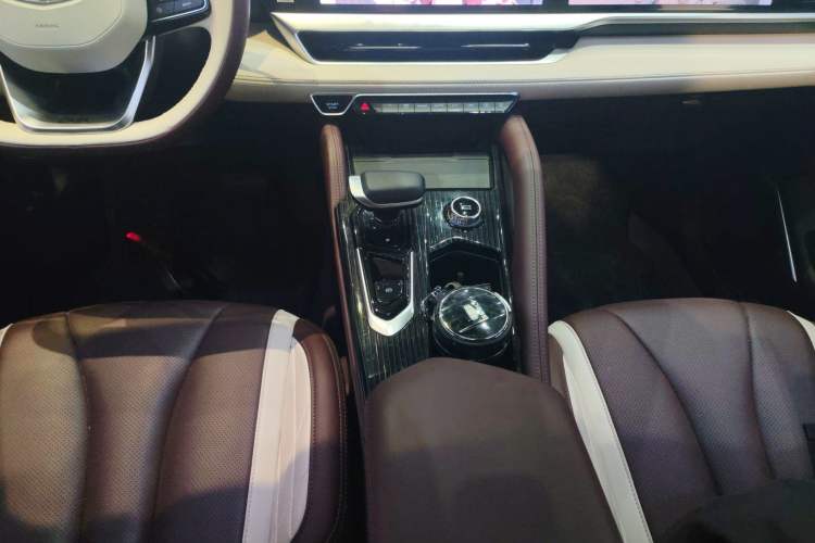 Used Geely Auto Monjaro L 2024 2.0TD High-Power Automatic Two-Wheel Drive Yunqi Version