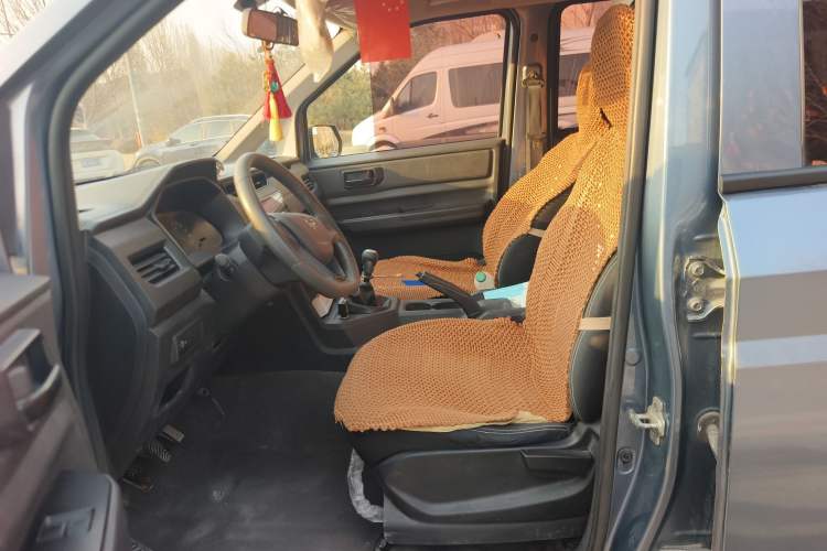 Used Wuling Hongguang PLUS 2019 1.5T Manual Standard Edition 5 Seats
