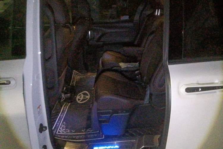 Used Toyota SIENNA 2021 2.5L Hybrid Platinum Edition