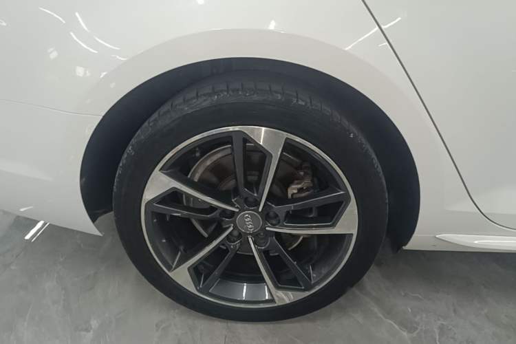 Used Audi A4L 2018 30th Anniversary Edition 30 TFSI Ambition Model Right Rear Wheel Hub