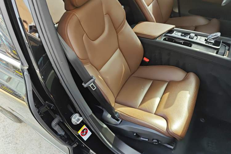 Used Volvo XC60 2024 B5 4x4 Smart Luxury Edition
