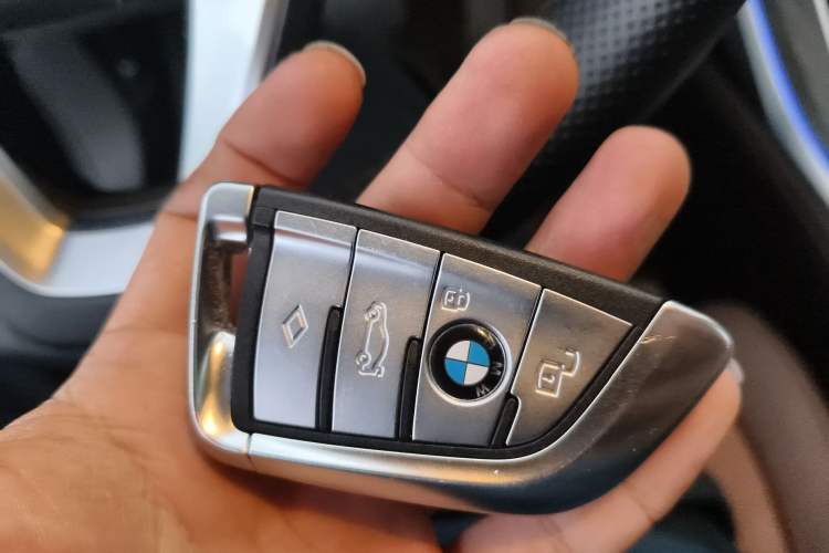 Used BMW X7 2022 xDrive40i Luxury Package with Leading Features