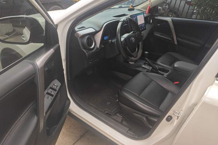 Used Toyota RAV4 2019 2.0L CVT Two-Wheel Drive Pioneer Edition China V Standard