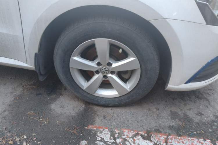 Used Volkswagen Lavida 2015 1.6L Manual Fashion Edition Right Front Wheel Hub