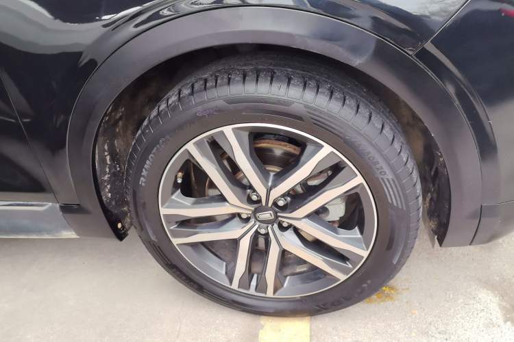 Used Bestune T99 2020 20TD Automatic Premium Edition Right Front Wheel Hub