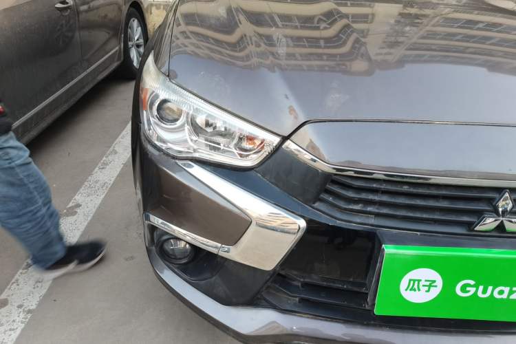 Used Mitsubishi ASX 2018 1.6L Manual Two-Wheel Drive Dynamic Edition Right Front Headlight